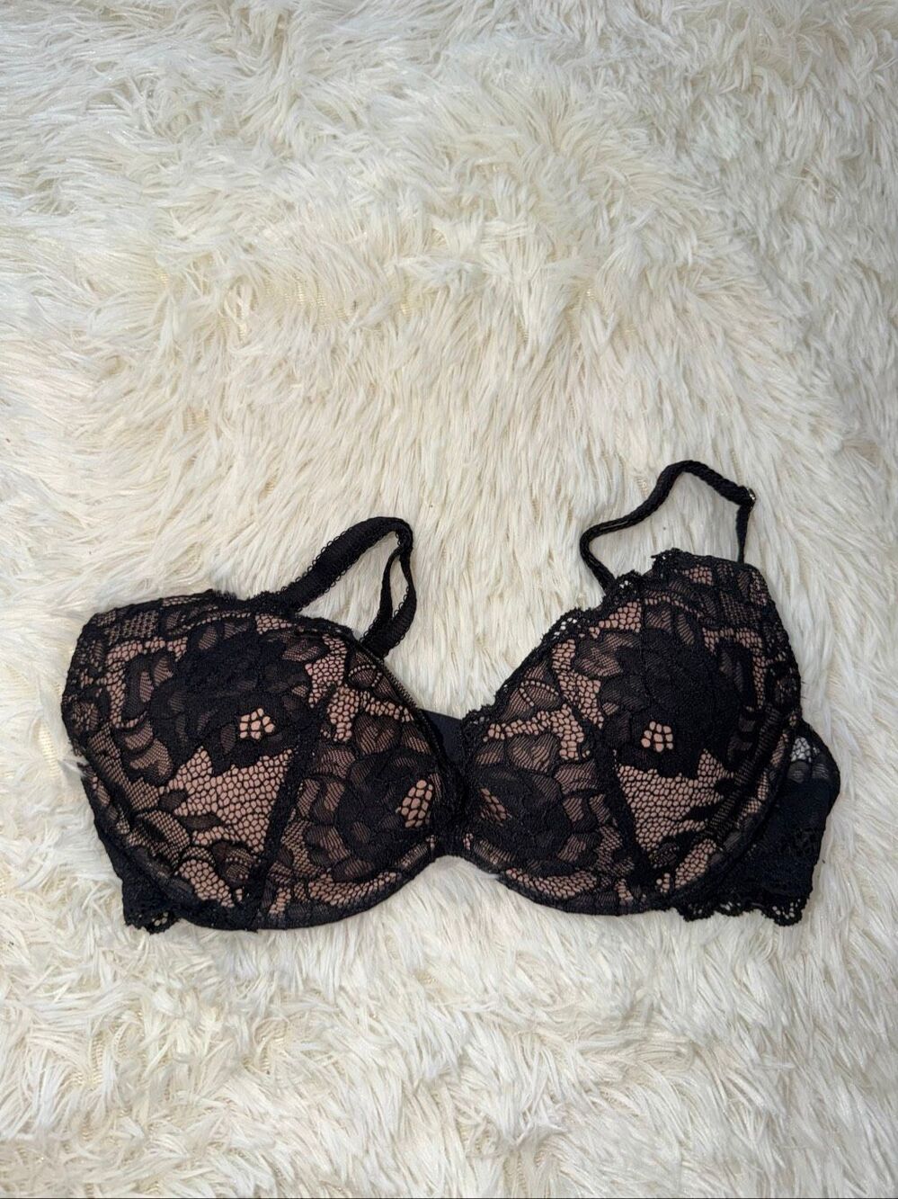 32B Victoria’s Secret tan and lace bra